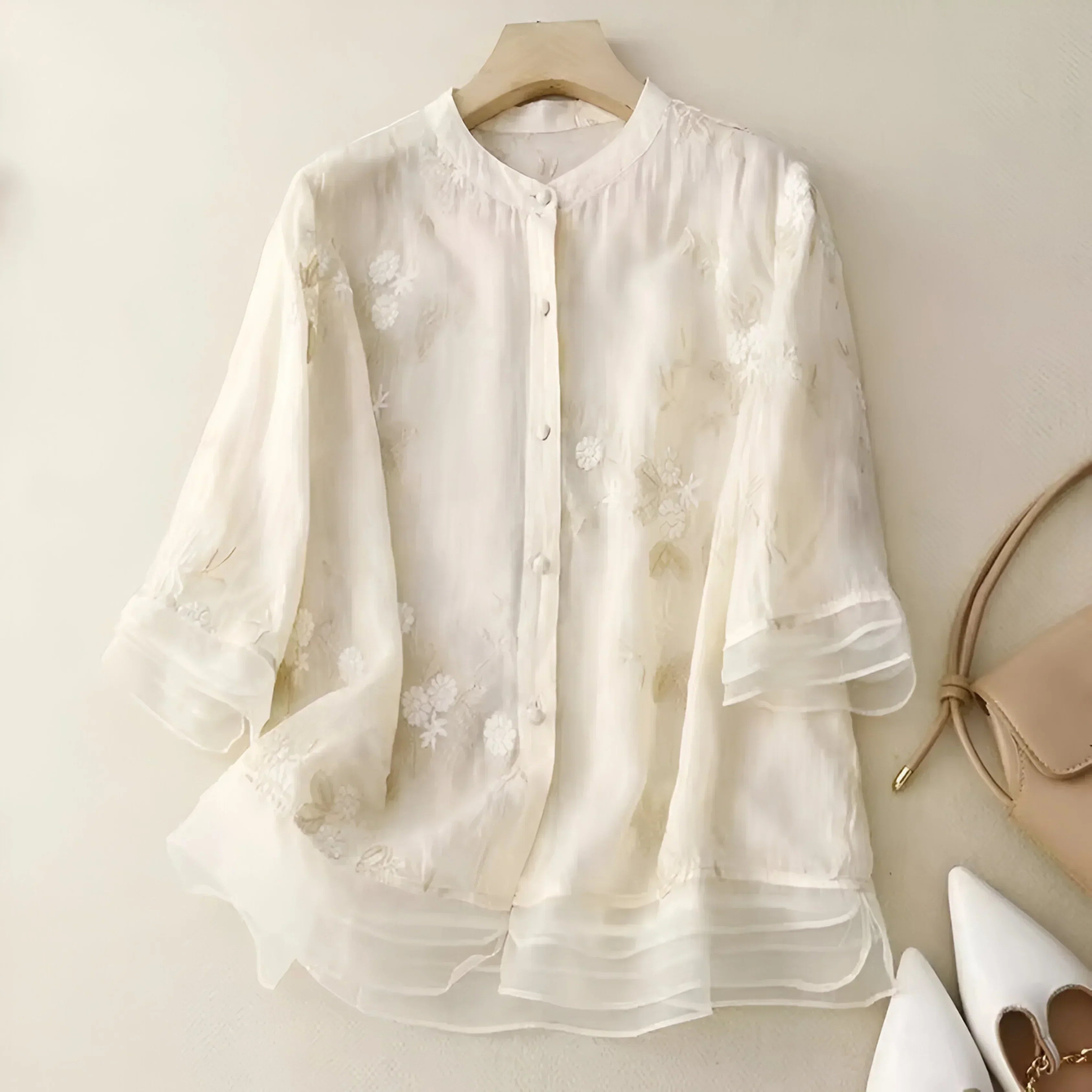 Marie - Bloemenblouse met Knopen