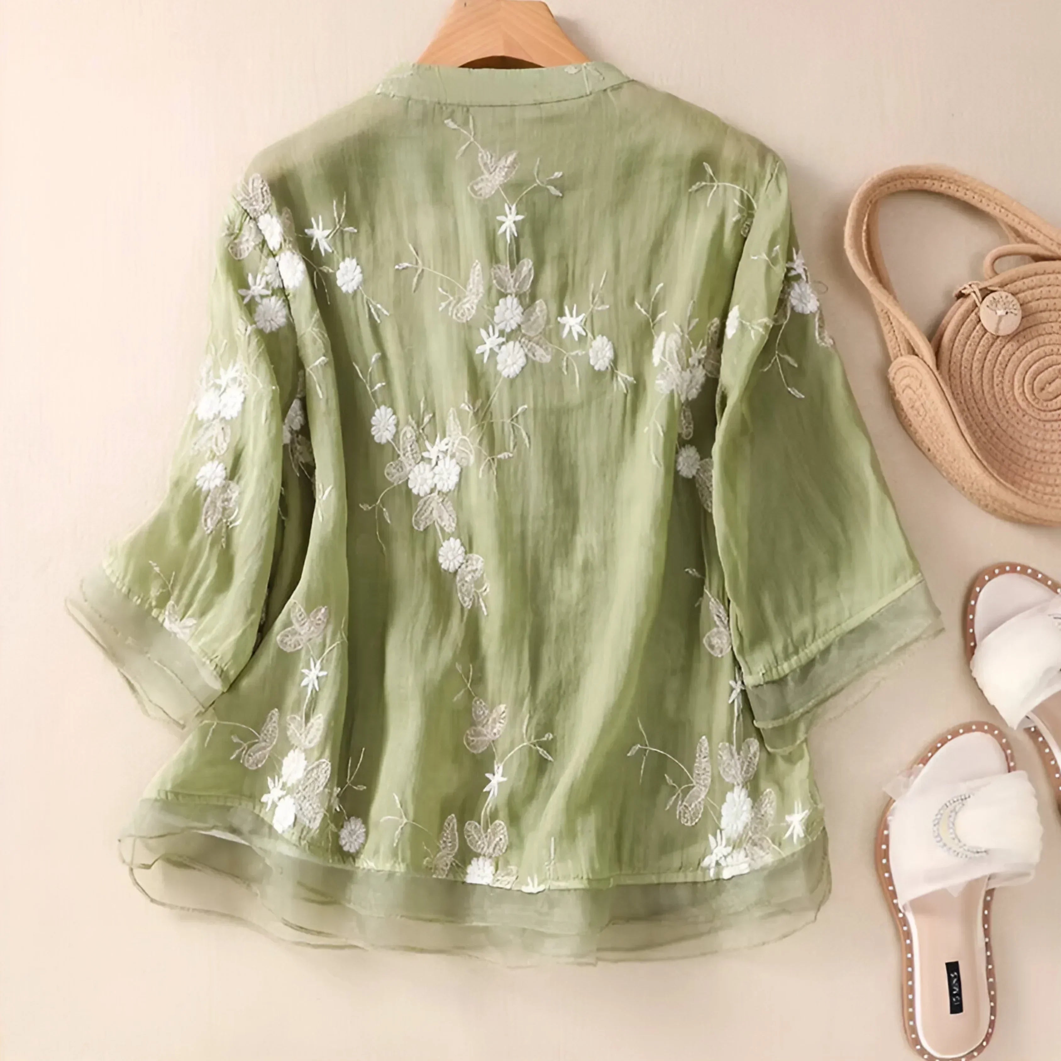 Marie - Bloemenblouse met Knopen