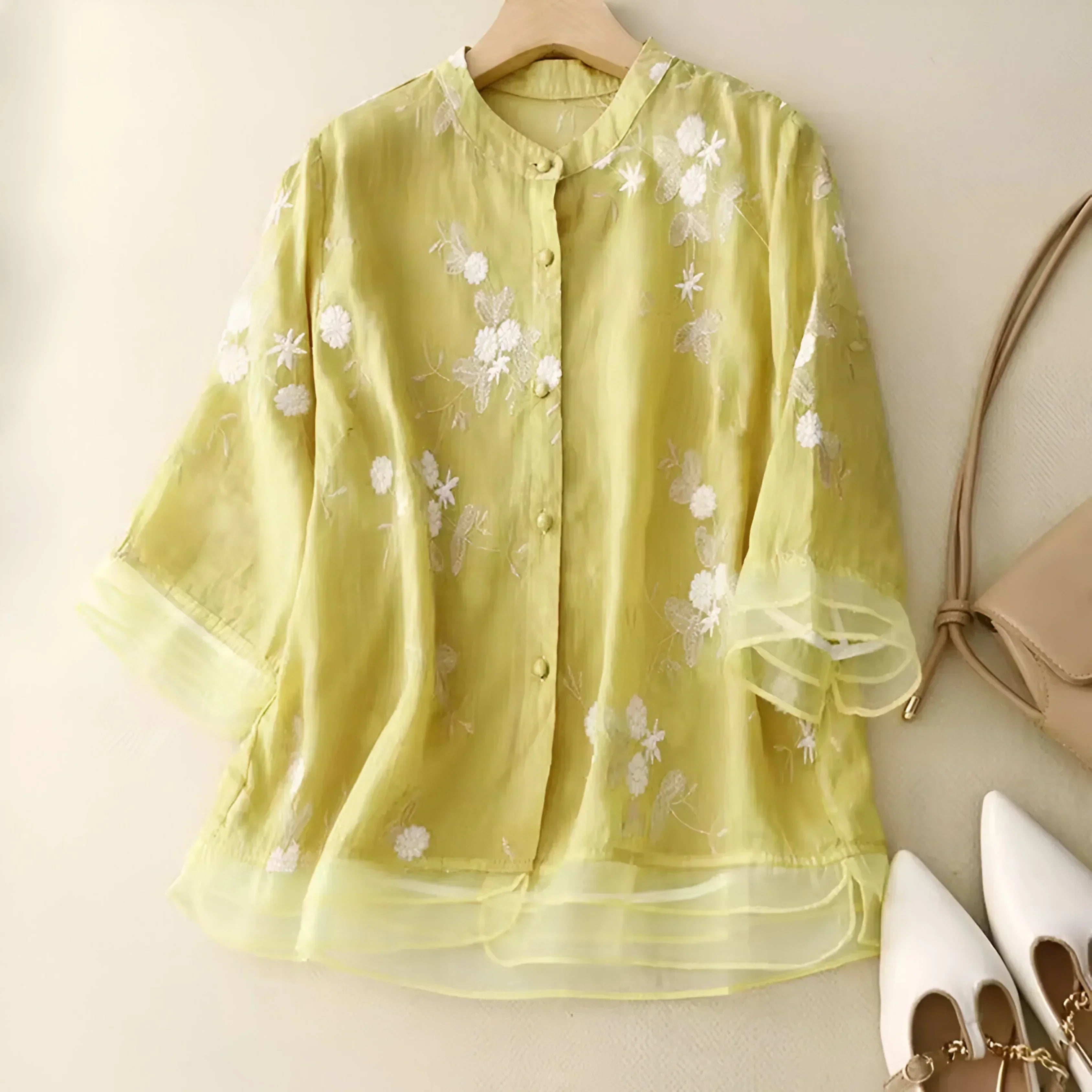 Marie - Bloemenblouse met Knopen
