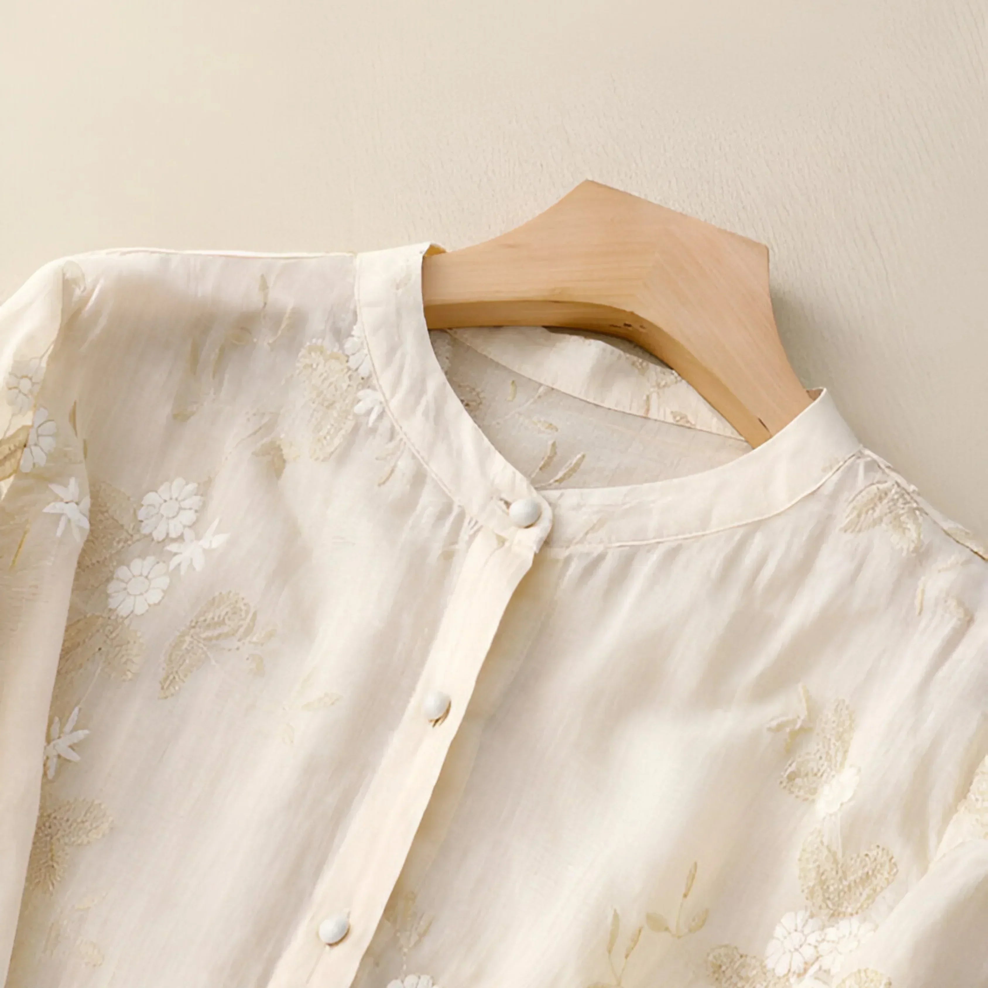 Marie - Bloemenblouse met Knopen